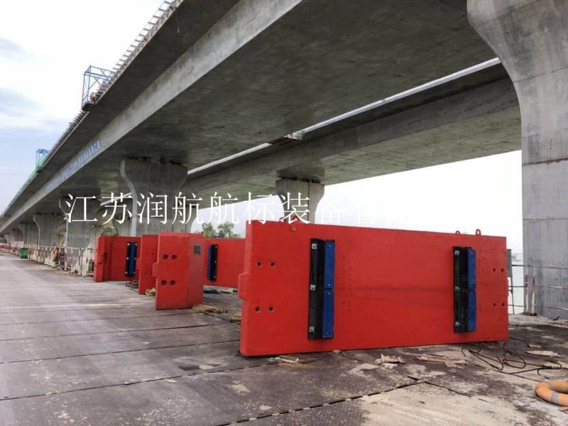 鋼覆防撞設施